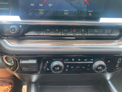 Certified 2022 Chevrolet Silverado 1500 LT Trail Boss w/ Convenience Package II AWD/4WD image 36