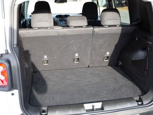 Used 2021 Jeep Renegade Latitude image 22