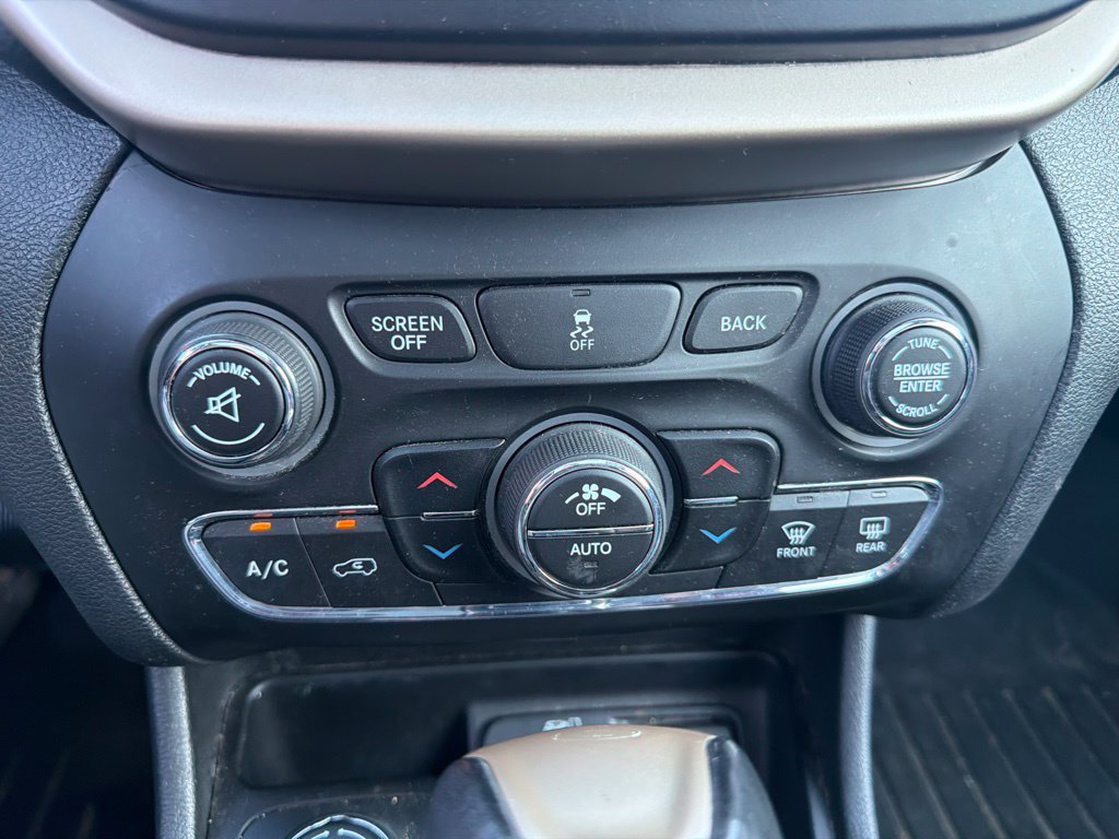 Used 2018 Jeep Cherokee Limited AWD/4WD image 19