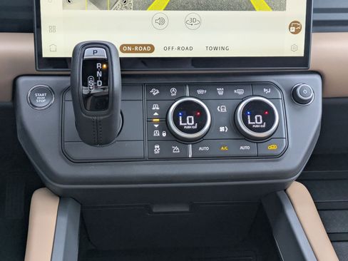 New 2026 Land Rover Defender 130 X-Dynamic SE AWD/4WD image 23