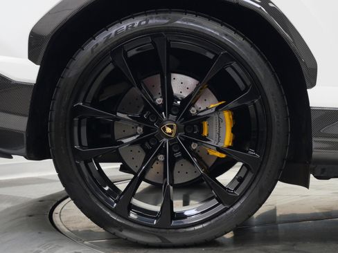 Used 2021 Lamborghini Urus image 39