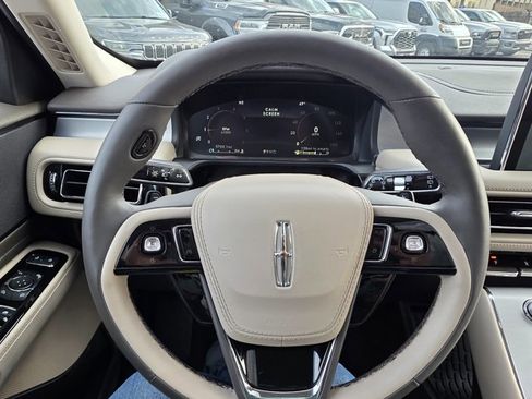 Used 2024 Lincoln Aviator AWD w/ Premium Package image 6