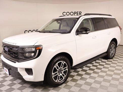Used 2025 Ford Expedition Active AWD/4WD image 11