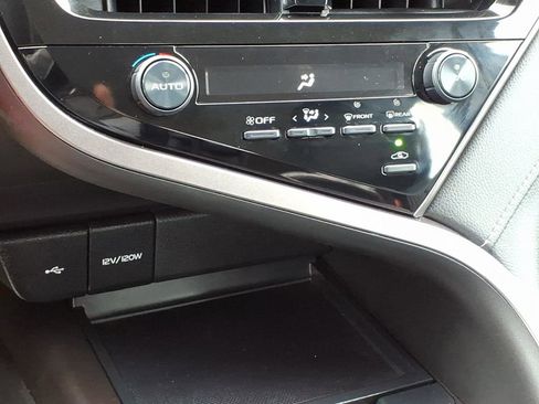 Used 2021 Toyota Camry SE FWD image 19