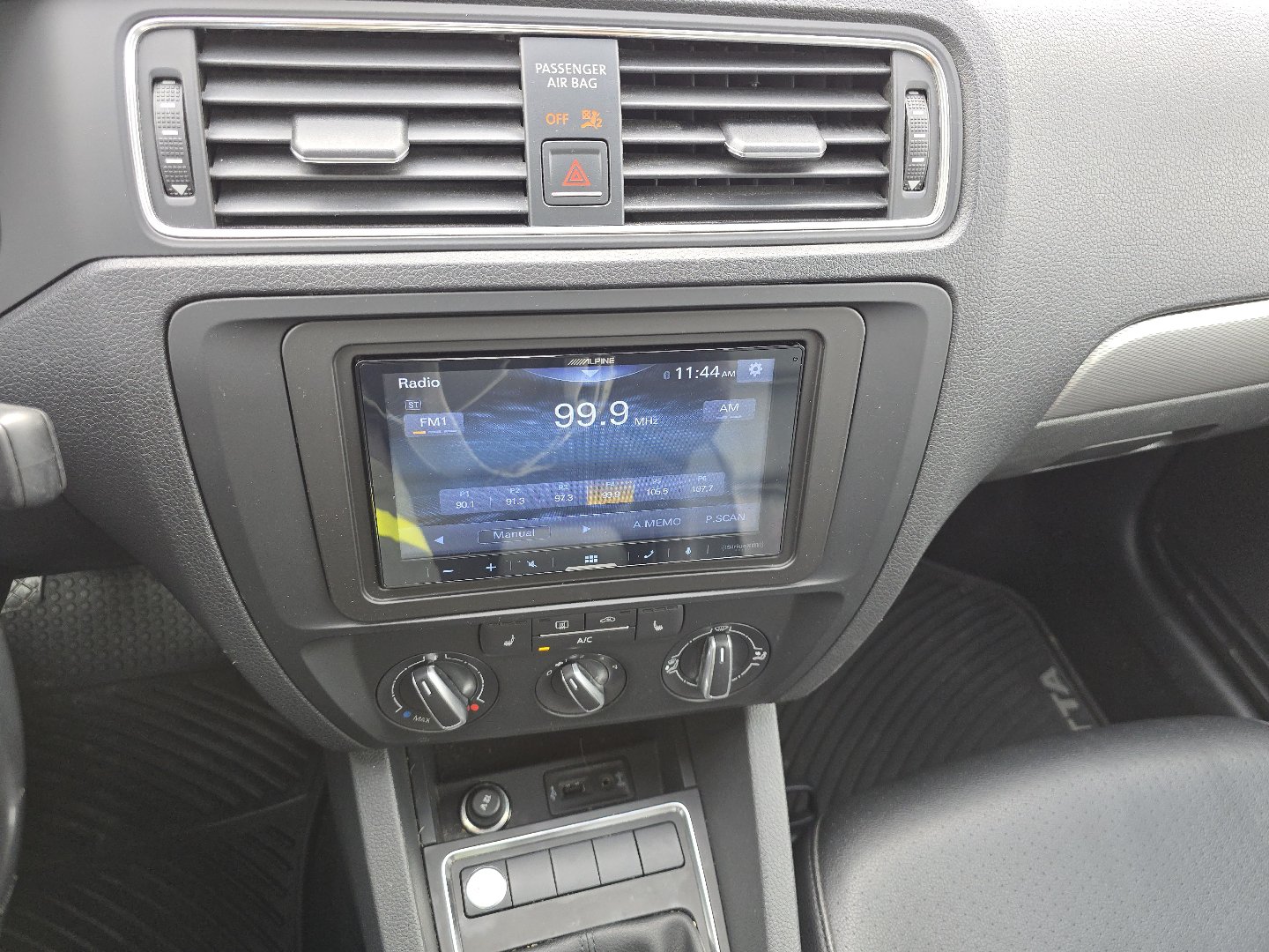 Used 2017 Volkswagen Jetta SE FWD image 29