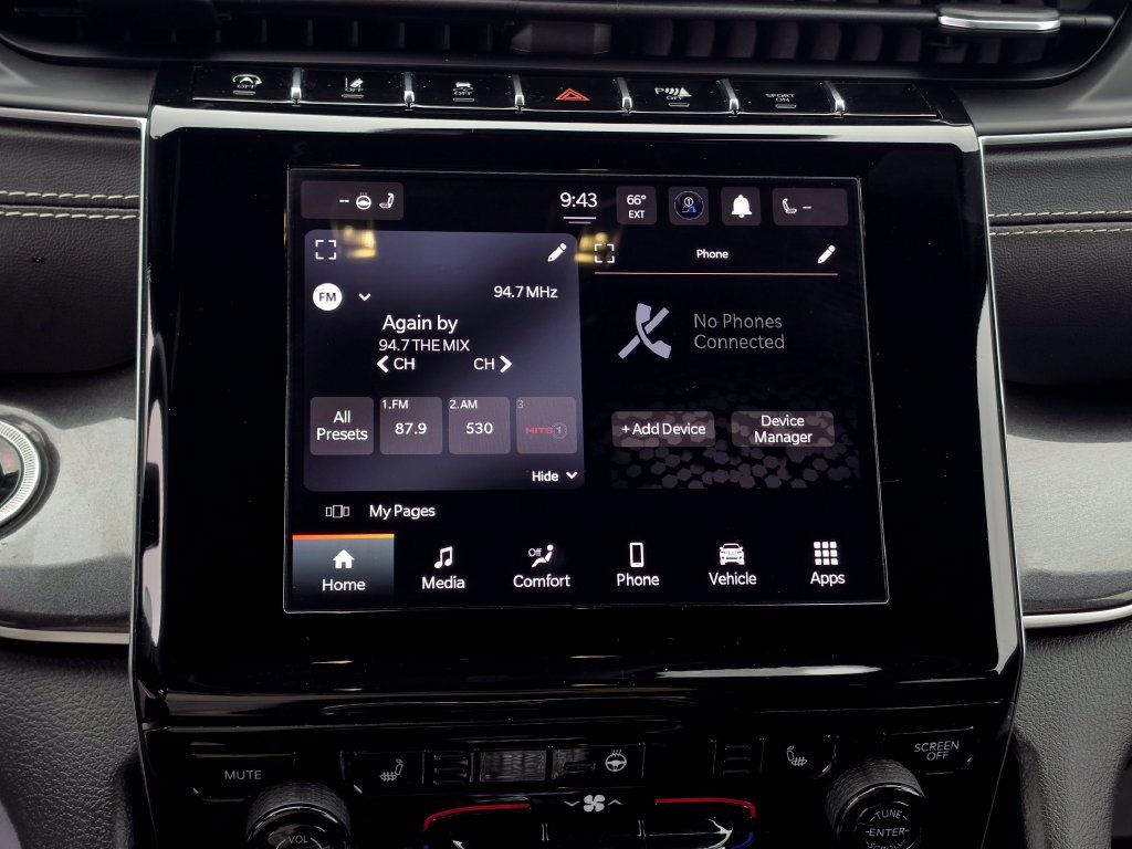 Used 2023 Jeep Grand Cherokee Altitude AWD/4WD image 22