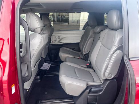 New 2026 Toyota Sienna XLE image 21