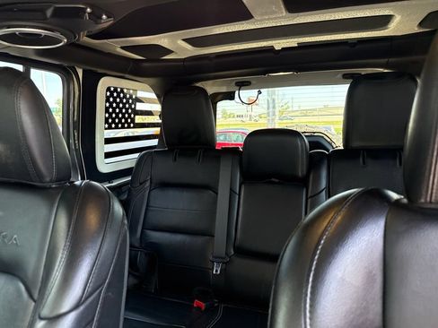 Used 2019 Jeep Wrangler Unlimited Sahara AWD/4WD image 15