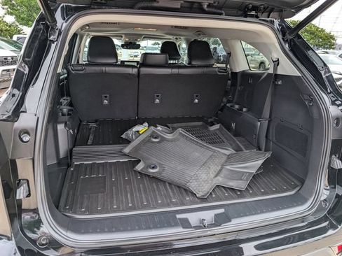 Used 2023 Toyota Highlander XLE AWD/4WD image 30