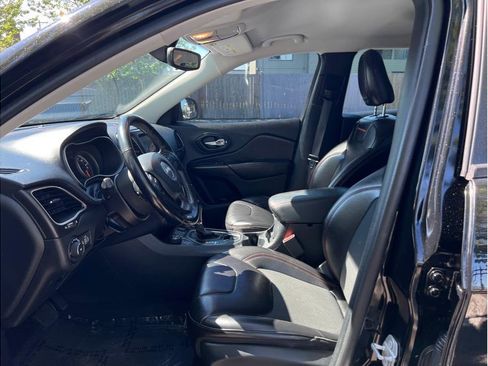 Used 2020 Jeep Cherokee Trailhawk w/ Cold Weather Group image 5