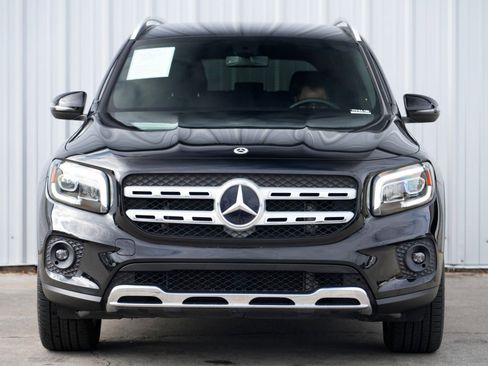 Used 2022 Mercedes-Benz GLB 250 w/ Premium Package image 6