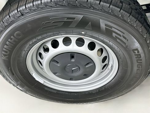 Used 2025 Mercedes-Benz Sprinter 2500 image 29