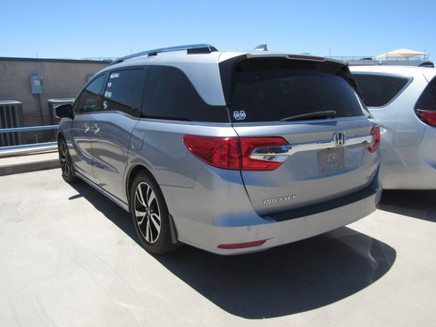 Used 2018 Honda Odyssey Elite image 4
