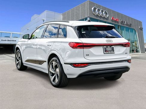 Used 2025 Audi Q6 e-tron Premium Plus w/ Premium Plus AWD/4WD image 2