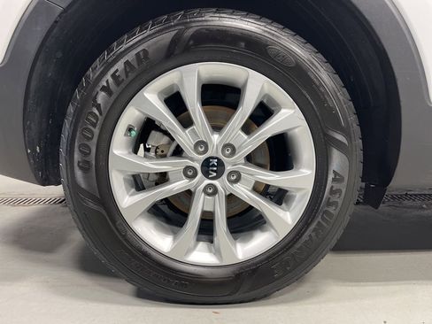 Used 2020 Kia Telluride LX FWD image 39