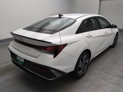 Used 2025 Hyundai Elantra Sport FWD image 9