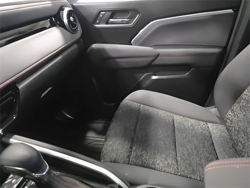 Used 2024 Chevrolet Colorado Z71 w/ Z71 Convenience Package 2 image 28