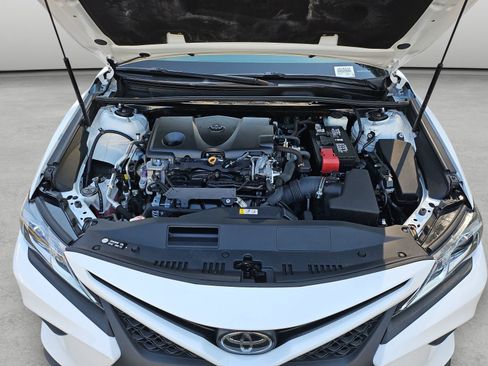 Used 2018 Toyota Camry SE w/ Convenience Package FWD image 32