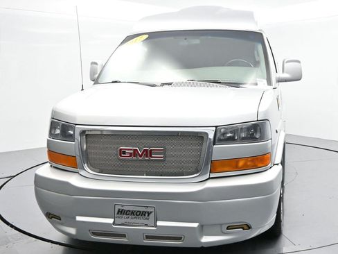 Used 2017 GMC Savana 2500 RWD image 3