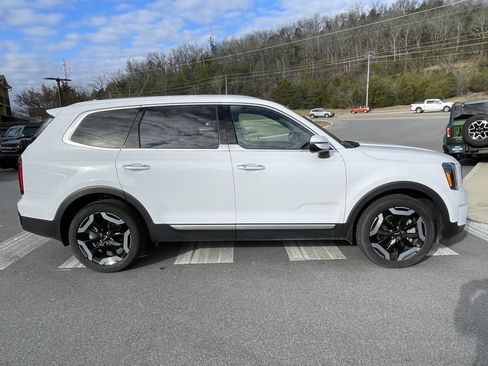 Used 2024 Kia Telluride S image 4