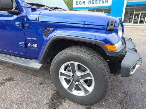 Used 2018 Jeep Wrangler Unlimited Sahara w/ Dual Top Group AWD/4WD image 27