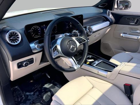 Used 2024 Mercedes-Benz GLB 250 4MATIC image 18