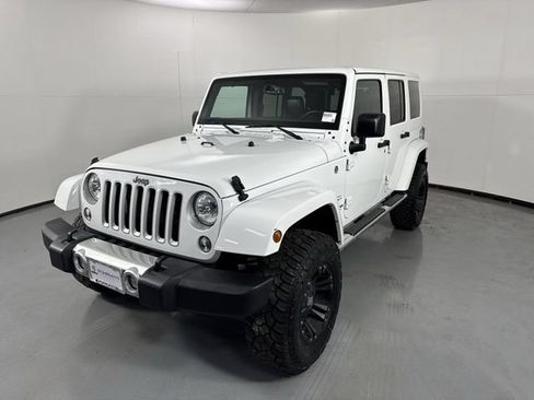 Used 2017 Jeep Wrangler Unlimited Sahara w/ Mopar Chrome Edition Group AWD/4WD image 21