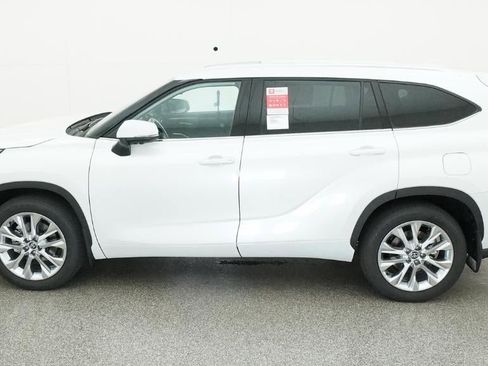 New 2026 Toyota Highlander Limited AWD/4WD image 3