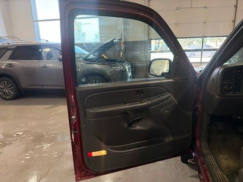Used 2006 Chevrolet Silverado 1500 LT w/ Light Duty Power Package AWD/4WD image 17