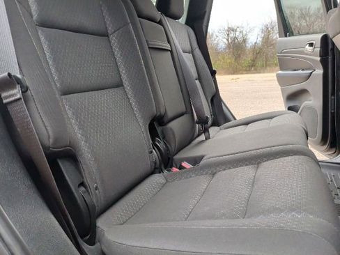 Used 2019 Jeep Grand Cherokee Laredo image 18