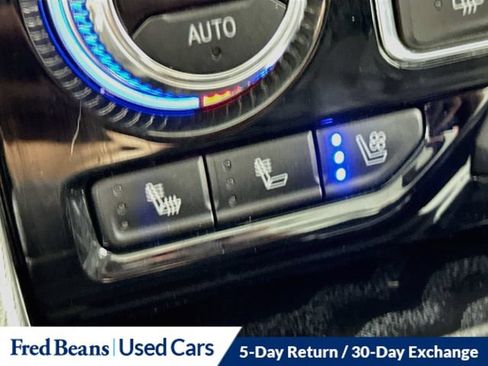 Used 2022 GMC Yukon XL Denali w/ Advanced Technology Package AWD/4WD image 28