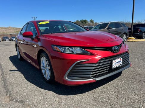 Used 2023 Toyota Camry LE FWD image 3