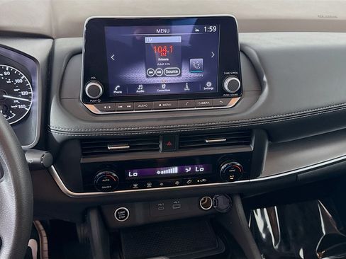Used 2023 Nissan Rogue SV FWD image 18