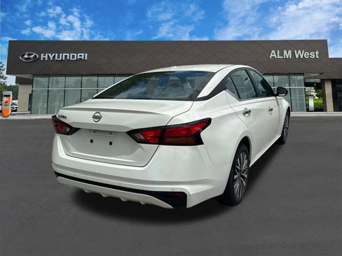 Used 2025 Nissan Altima 2.5 SV FWD image 5