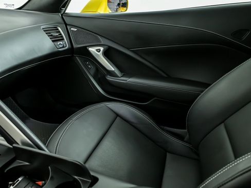 Used 2015 Chevrolet Corvette Z06 w/ 3LZ Preferred Equipment Group image 37