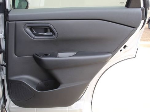 Used 2024 Nissan Rogue S image 32