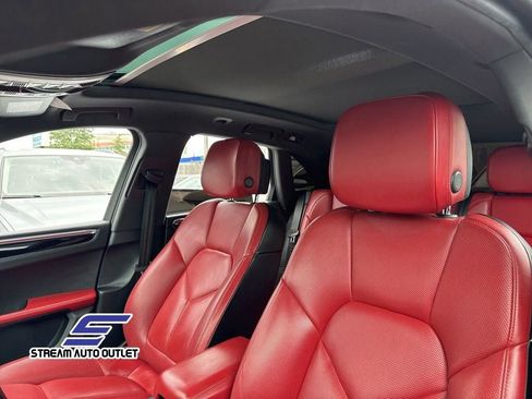 Used 2021 Porsche Macan S image 13