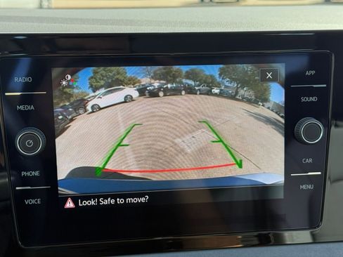 Used 2025 Volkswagen Jetta SE image 24