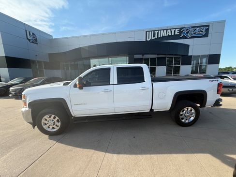 Used 2015 Chevrolet Silverado 2500 LT w/ LT Convenience Package AWD/4WD image 4