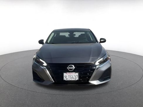 Used 2024 Nissan Altima 2.5 SV image 3