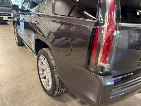 Used 2015 Cadillac Escalade Premium AWD/4WD image 38