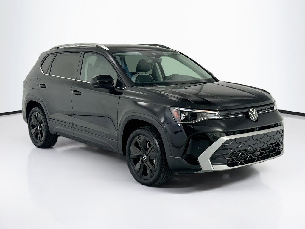 Used 2025 Volkswagen Taos SE w/ Black Wheel Package FWD image 3