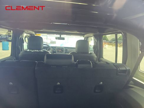 Used 2023 Jeep Wrangler Unlimited Sahara w/ Cold Weather Group AWD/4WD image 6