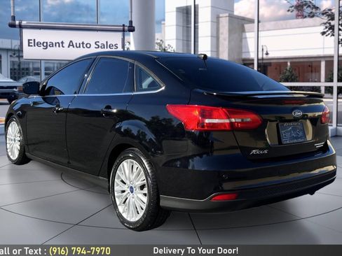 Used 2016 Ford Focus Titanium FWD image 7
