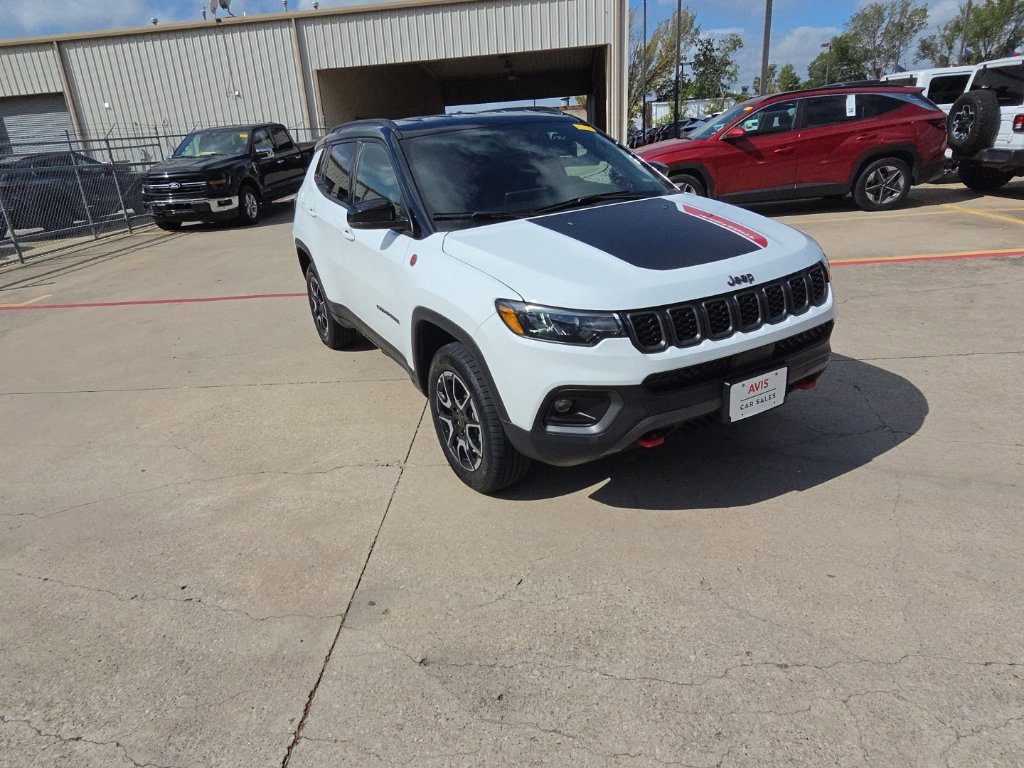 Used 2025 Jeep Compass Trailhawk AWD/4WD image 6