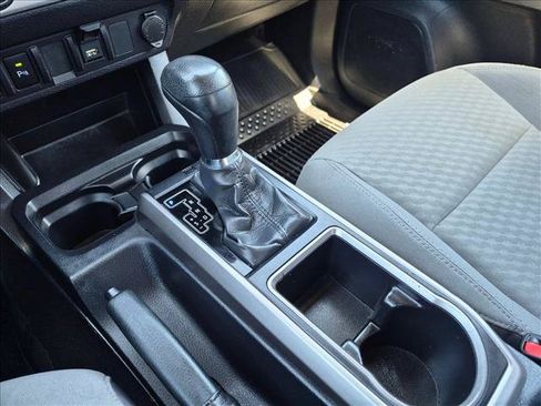 Used 2020 Toyota Tacoma SR5 RWD image 13