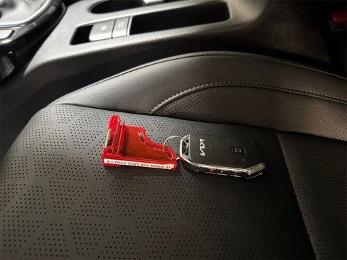 Certified 2025 Kia Seltos SX image 32