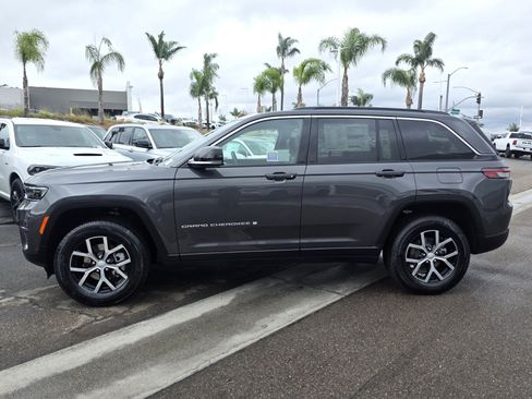 New 2025 Jeep Grand Cherokee Limited w/ Luxury Tech Group II image 2