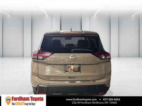 Used 2025 Nissan Rogue SV AWD/4WD image 6
