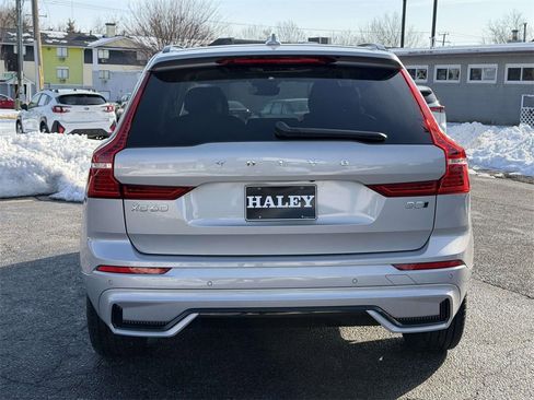 Used 2025 Volvo XC60 B5 Plus image 21